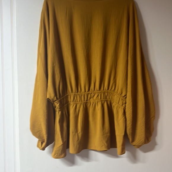 Beautiful Yellow/Gold ODDY top. Size 1XL. Never worn!! NWT - Picture 3 of 5